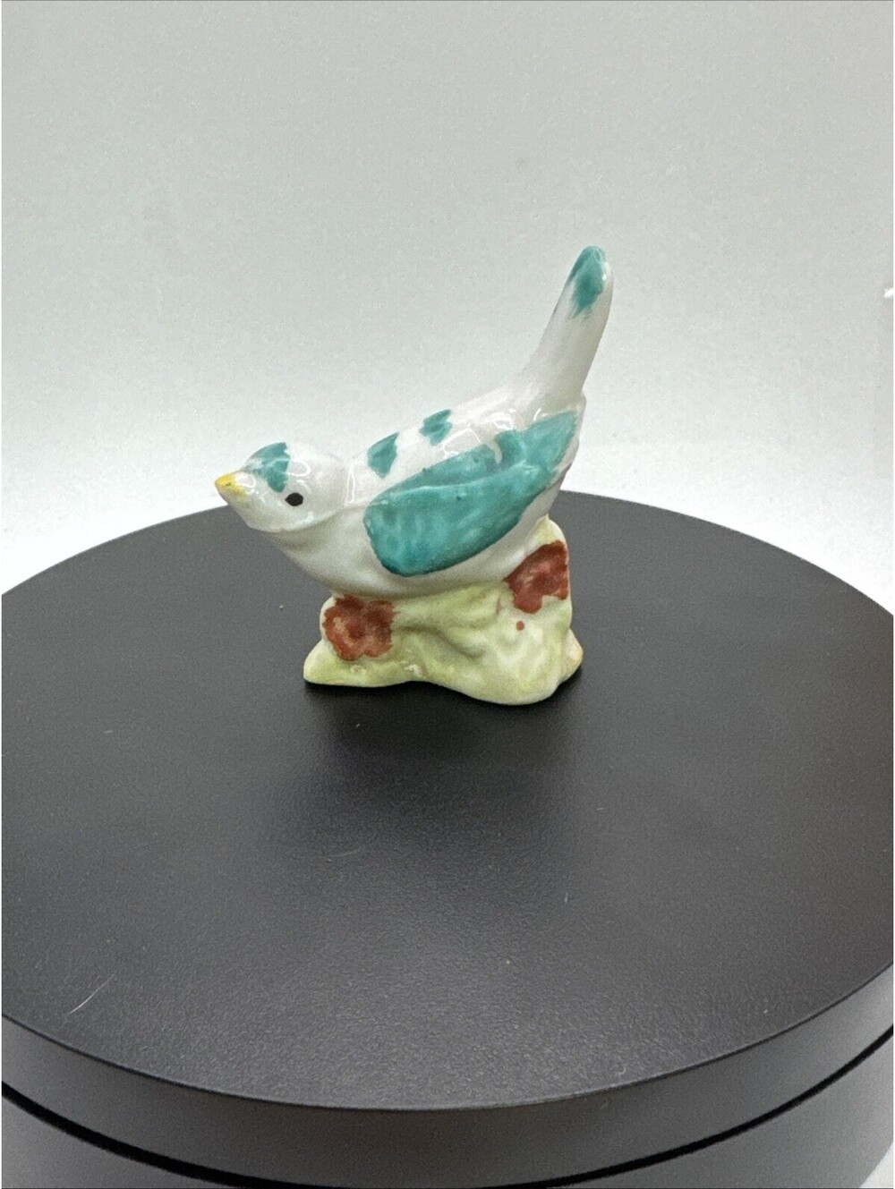 VINTAGE SMALL CERAMIC BIRD FIGURINE MADE IN JAPAN VINTAGE Blue Wings